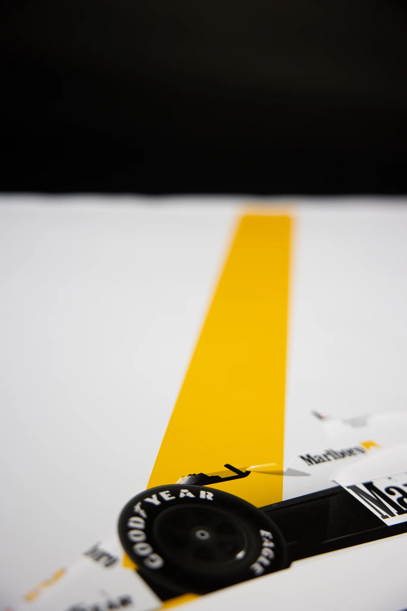 Keke Rosberg, white and yellow Mclaren MP4/2C Tag Porsche, 1986 Portuguese Grand Prix - Image 5